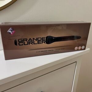 Royale Limited Edition Grande Curler Digital Curling Wand - Black